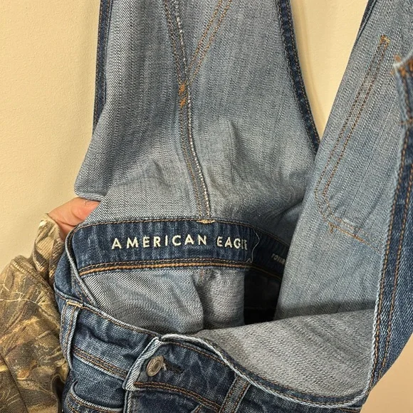 American Eagle Tomgirl Shortall Denim Blue Distressed Overalls Size Medium - Picture 9 of 11